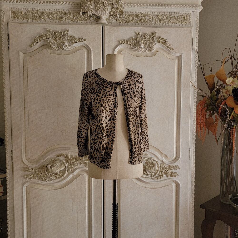 August Silk Women’s Leopard Print Sweater Size M